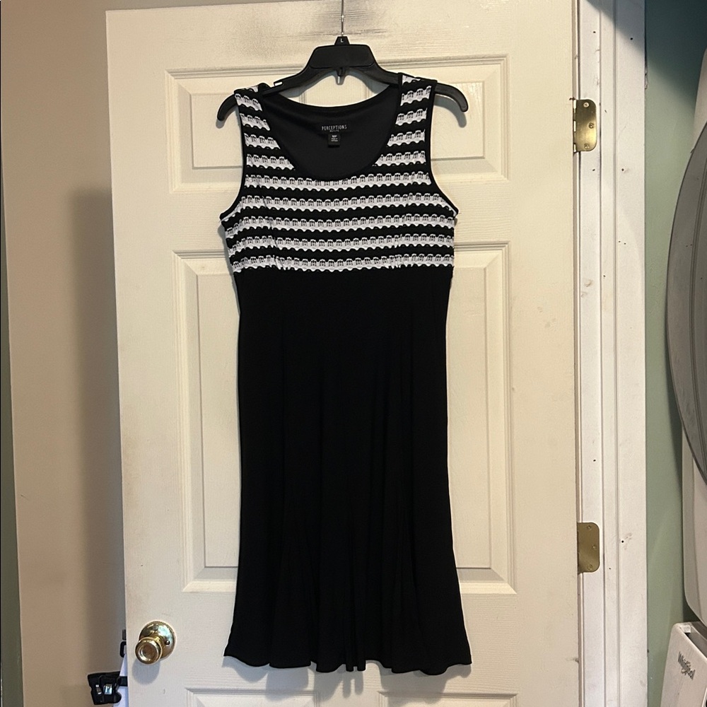 Perceptions Sleeveless Black and White Dress Size 12 Petite